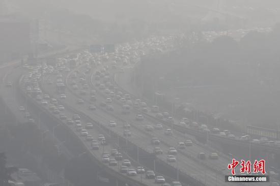 1月1日，南京城笼罩在雾霾中。 <a target='_blank' href='http://www.chinanews.com/'>中新社</a>记者 泱波 摄